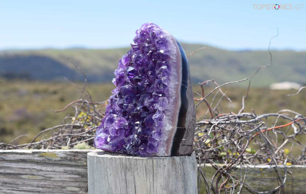 Geodes and Clusters